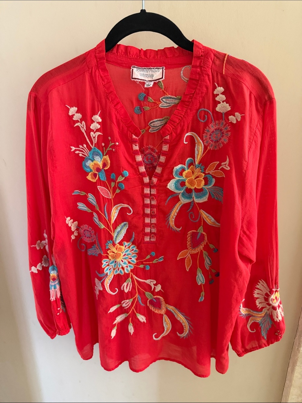 JOHNNY WAS Embroidered Red V-Neck Women’s Top - 100% cotton - Size L